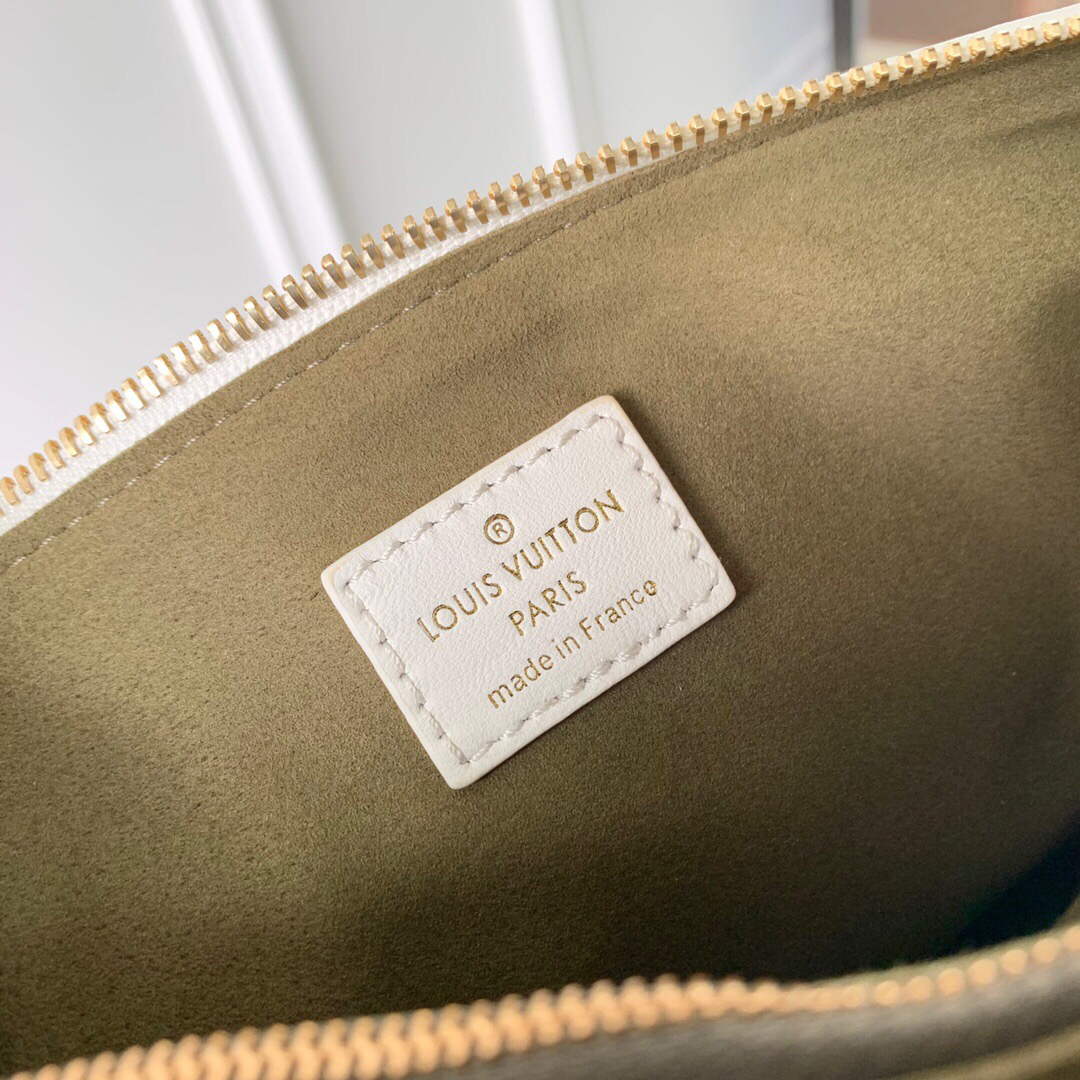 LV M21209 Louis Vuitton Coussin PM Handbag White