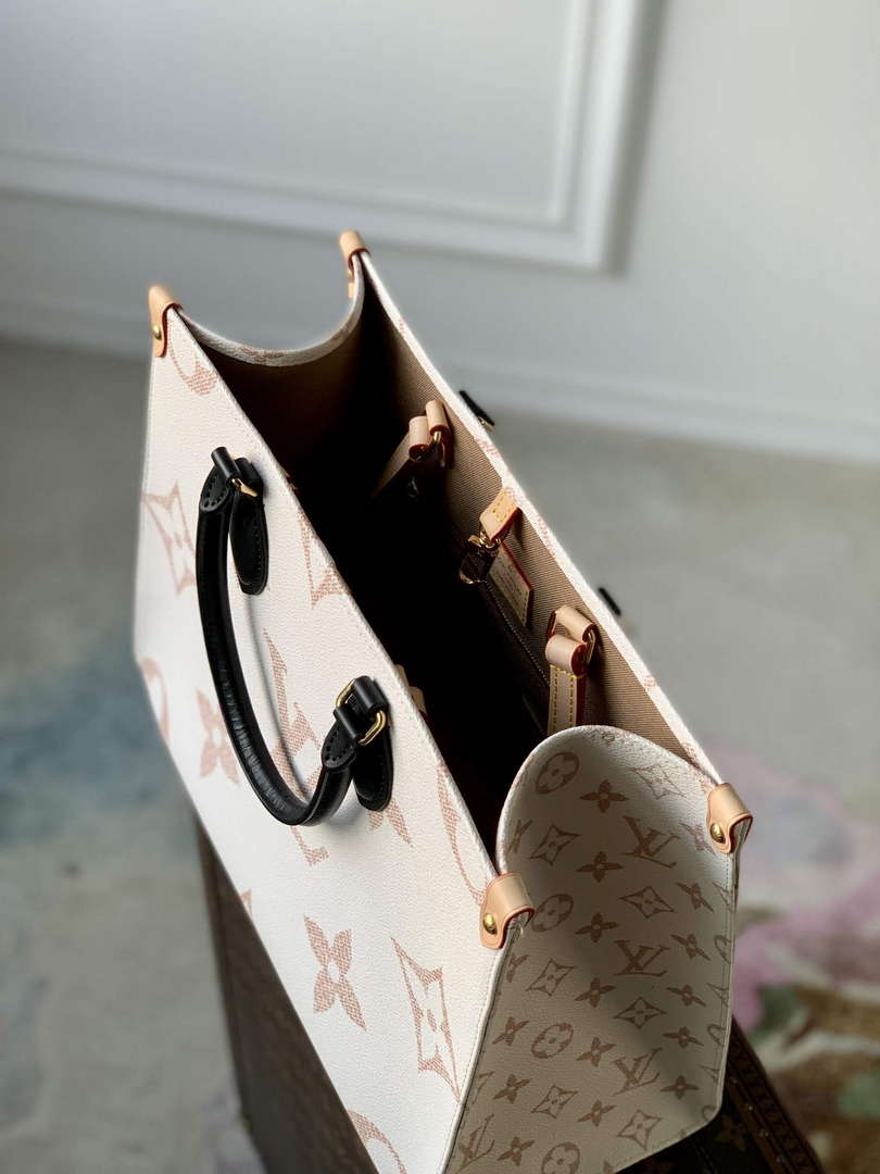 LV M46912 Louis Vuitton OnTheGo MM Tote Bag Beige