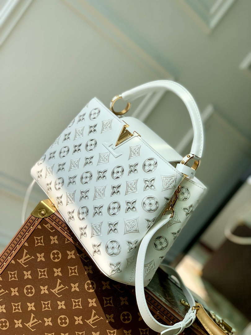 LV M22863 Louis Vuitton Capucines MM Handbag White