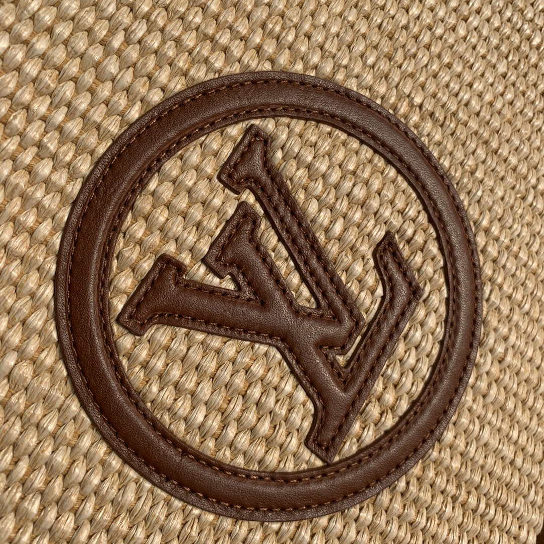 LV M81366 Louis Vuitton Toiletry Pouch on chain Tan