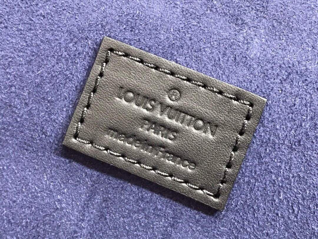 LV M20039 Louis Vuitton 8 Watch Case Black