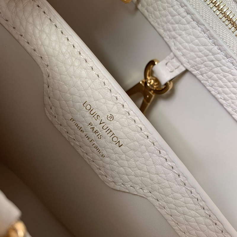 LV M22122 Louis Vuitton Capucines MM Handbag Wisteria