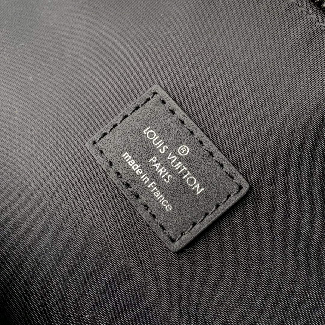 LV M22494 Louis Vuitton Comet Bumbag Black Borealis