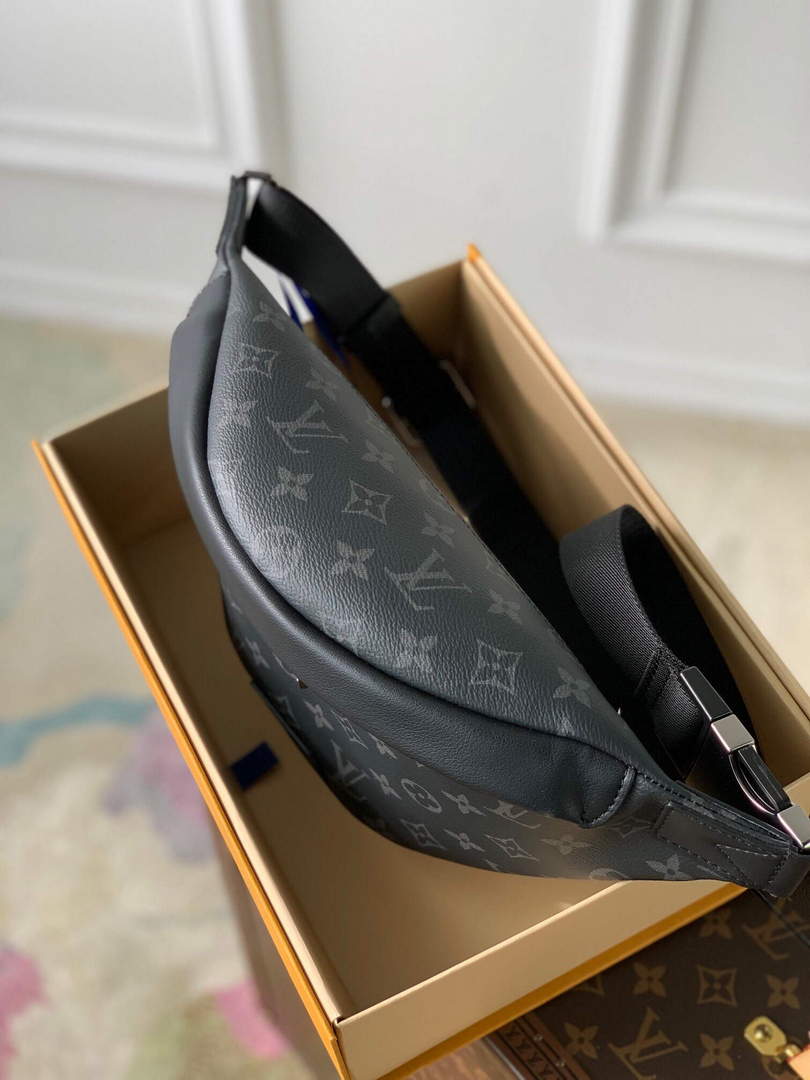 LV M46035 Louis Vuitton Discovery Bumbag PM Black