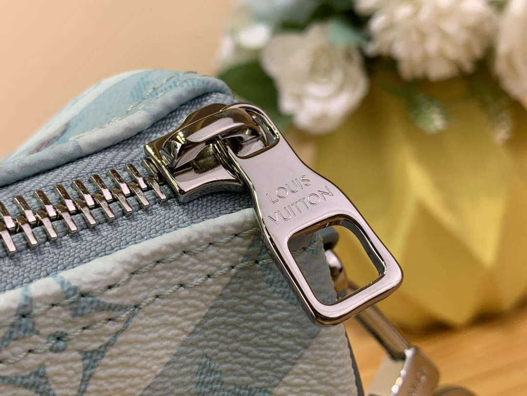 LV M22527 Louis Vuitton Keepall Bandouli��re 25 Bag Crystal Blue