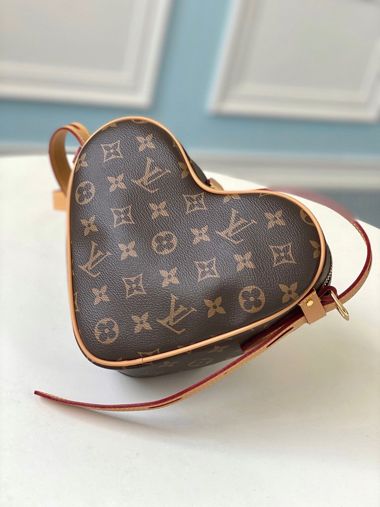 LV M57456 Louis Vuitton Game On Cur Crossbody Bag Monogram