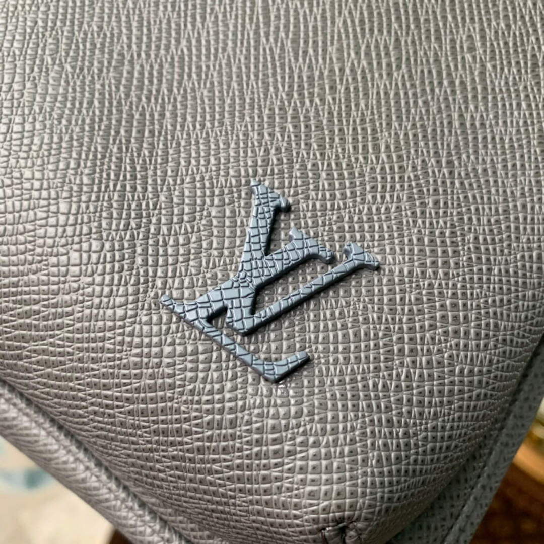 LV M30859 Louis Vuitton Avenue Sling Bag Glacier