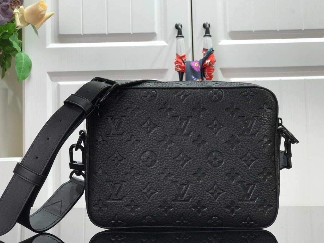 LV M57307 Louis Vuitton Steamer Messenger Bag Black