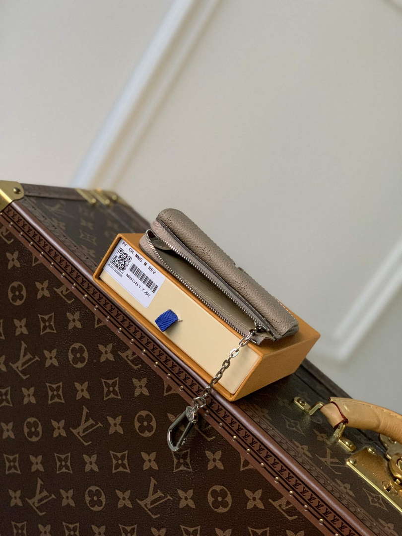 LV M81287 Louis Vuitton Card Holder Recto Verso Galet Gray