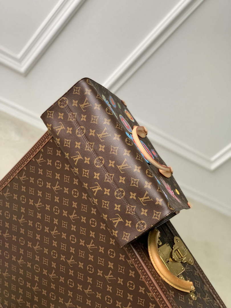 LV M46429 Louis Vuitton LV x YK OnTheGo MM Bag