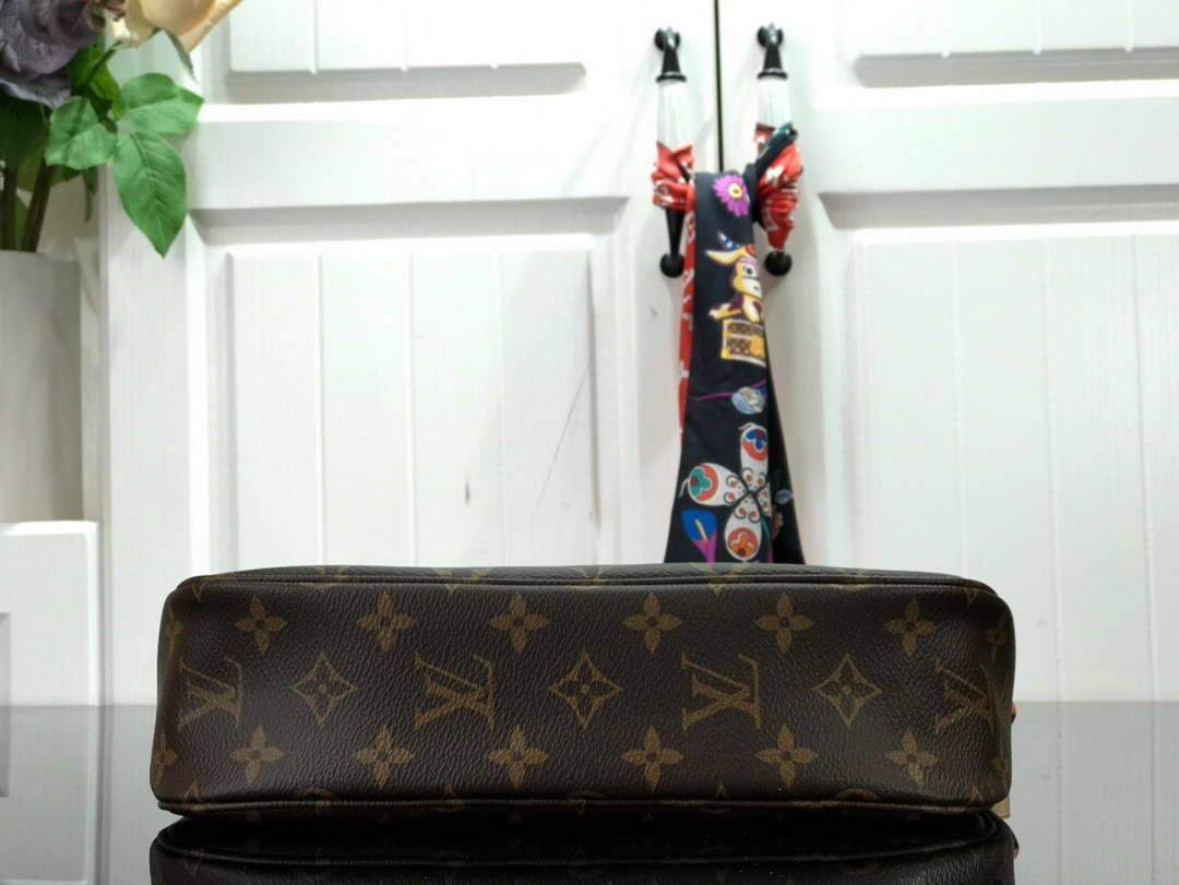 LV M41679 Louis Vuitton Monogram Mabillon Women s Shoulder Bag