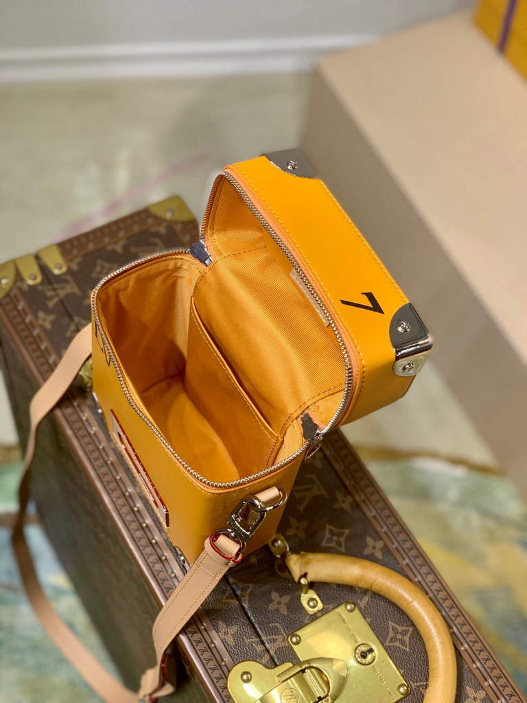 LV M59666 Louis Vuitton Vertical Box Trunk yellow