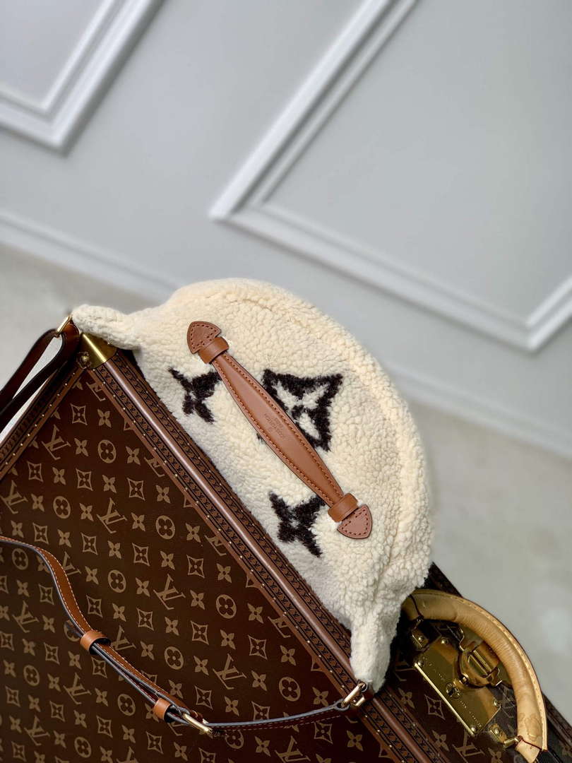 Louis Vuitton LV M23715 Bumbag Cream/Brown