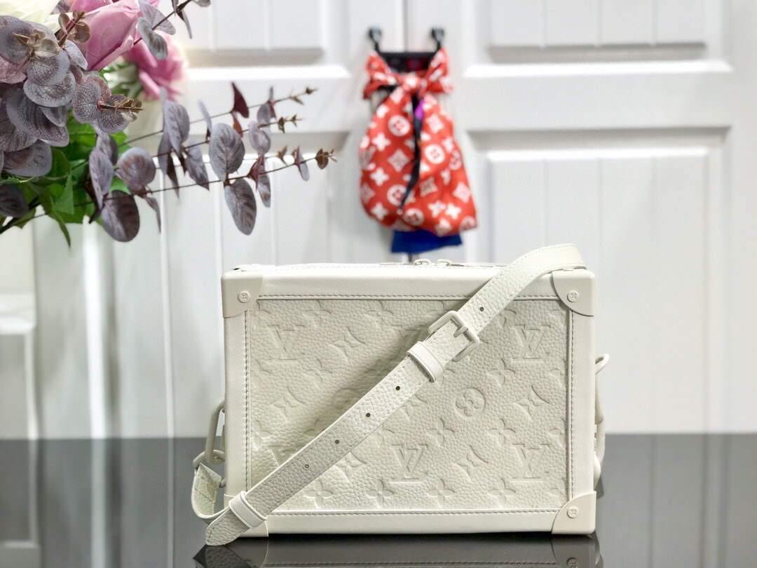 LV M44730 Louis Vuitton M44478 Soft Trunk Monogram Whtie Bag