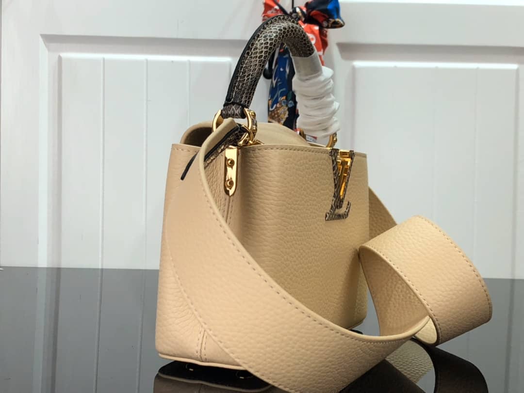 Louis Vuitton Capucines MM Taurillon Leather Tote M94227