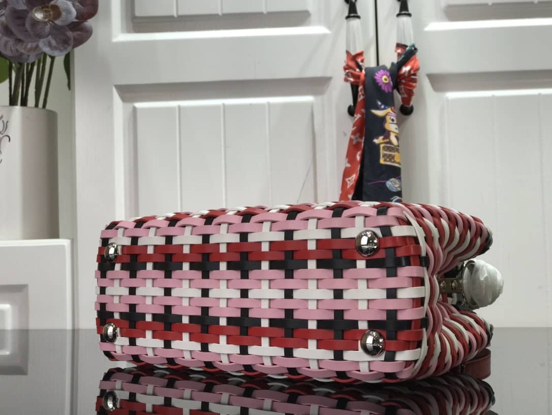 Louis Vuitton Capucines Taurillon Hand Shoulder Bag Replica Red M94519