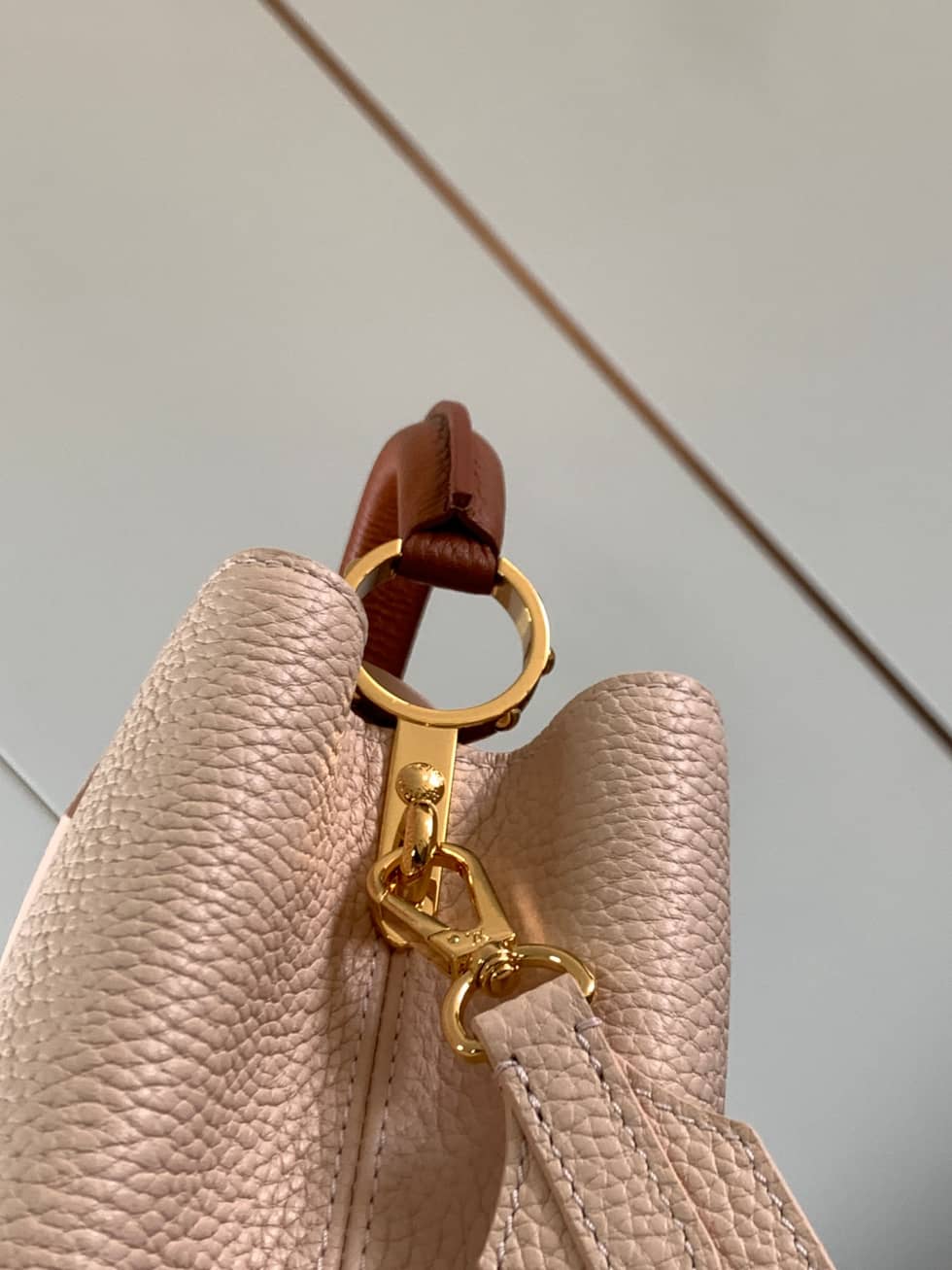 Louis Vuitton Capucines Taurillon Leather Shoulder Bag Replica
