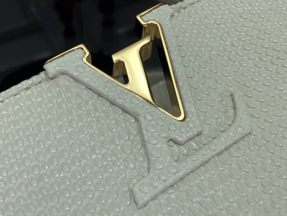 Louis Vuitton Capucines BB Collection N98093 Replica Shoulder Bag