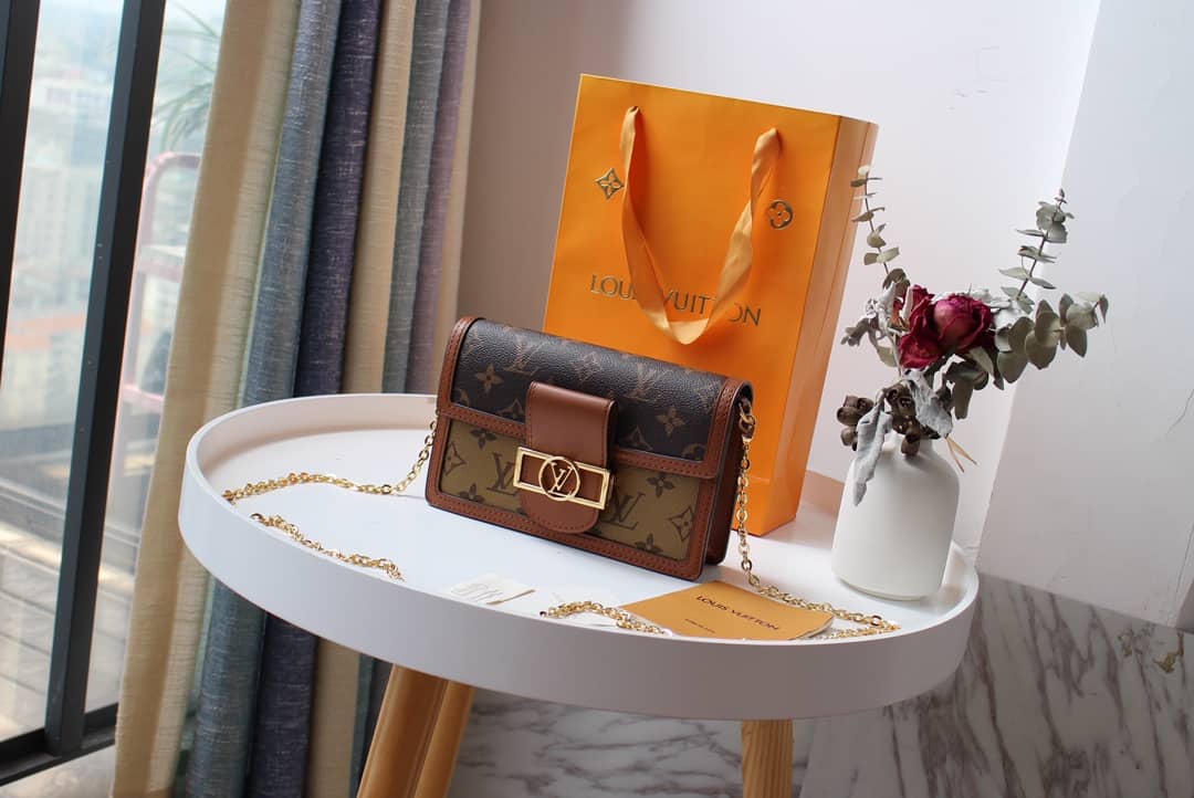 Louis Vuitton Dauphine Chain Wallet Replica Shoulder Bag Brown M68746