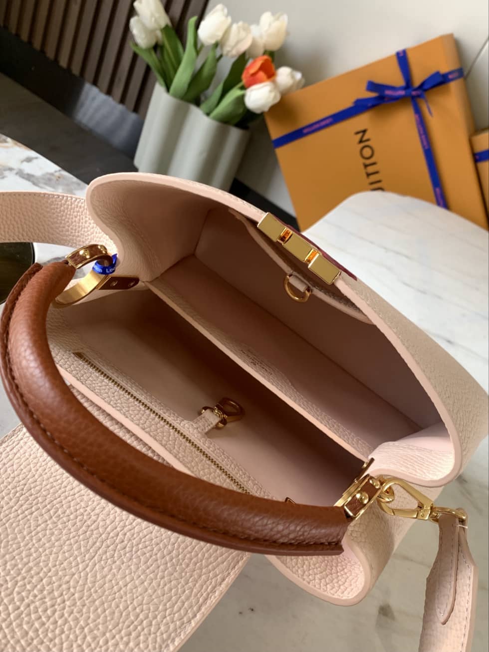 Louis Vuitton Capucines Taurillon Leather Shoulder Bag Replica