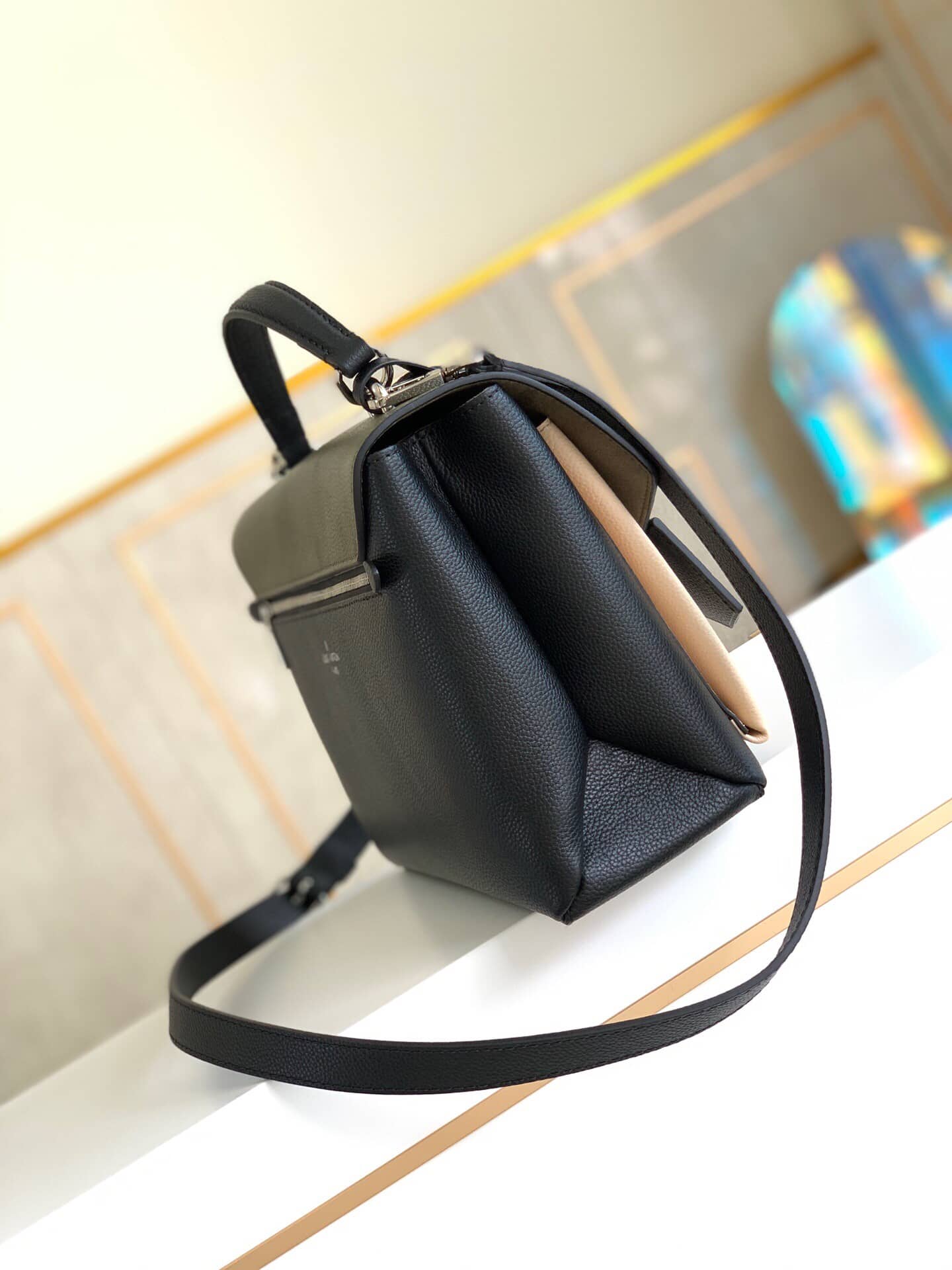 Louis Vuitton Laurier Toffee Latte MyLockme Bag Replica M55323