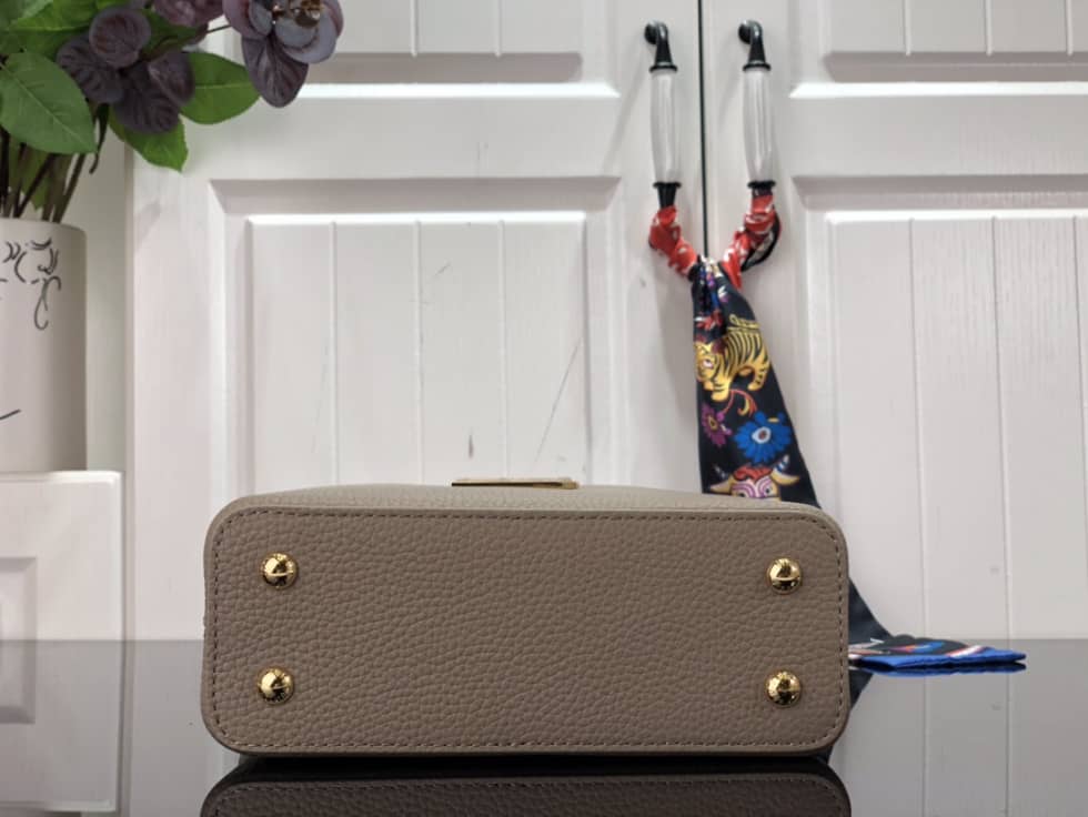 Louis Vuitton Capucines Mini Beige M59066 Replica Shoulder Bag