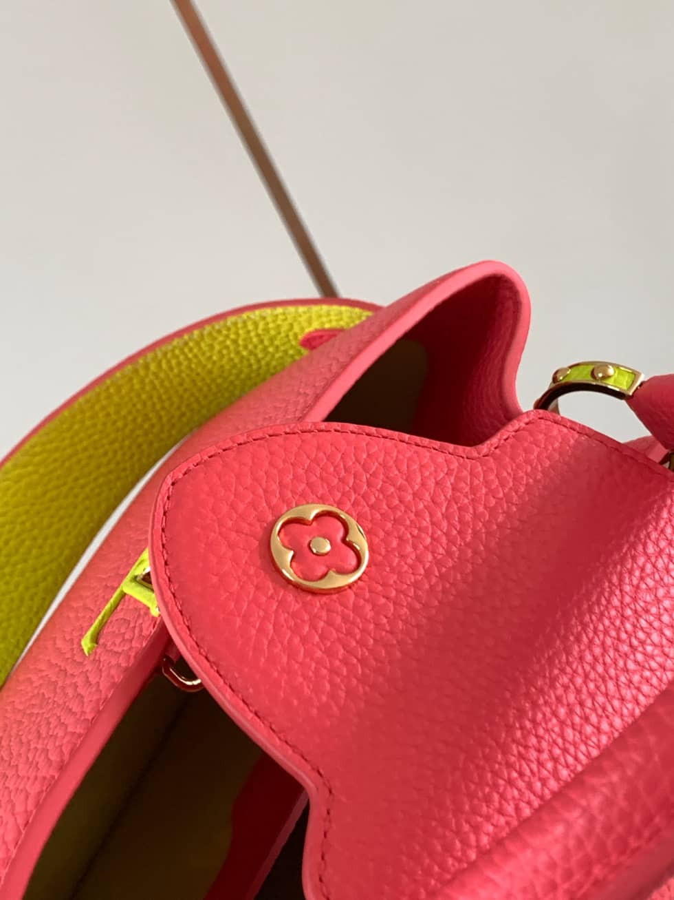 Louis Vuitton Capucines BB Rose M59468 Replica Shoulder Bag