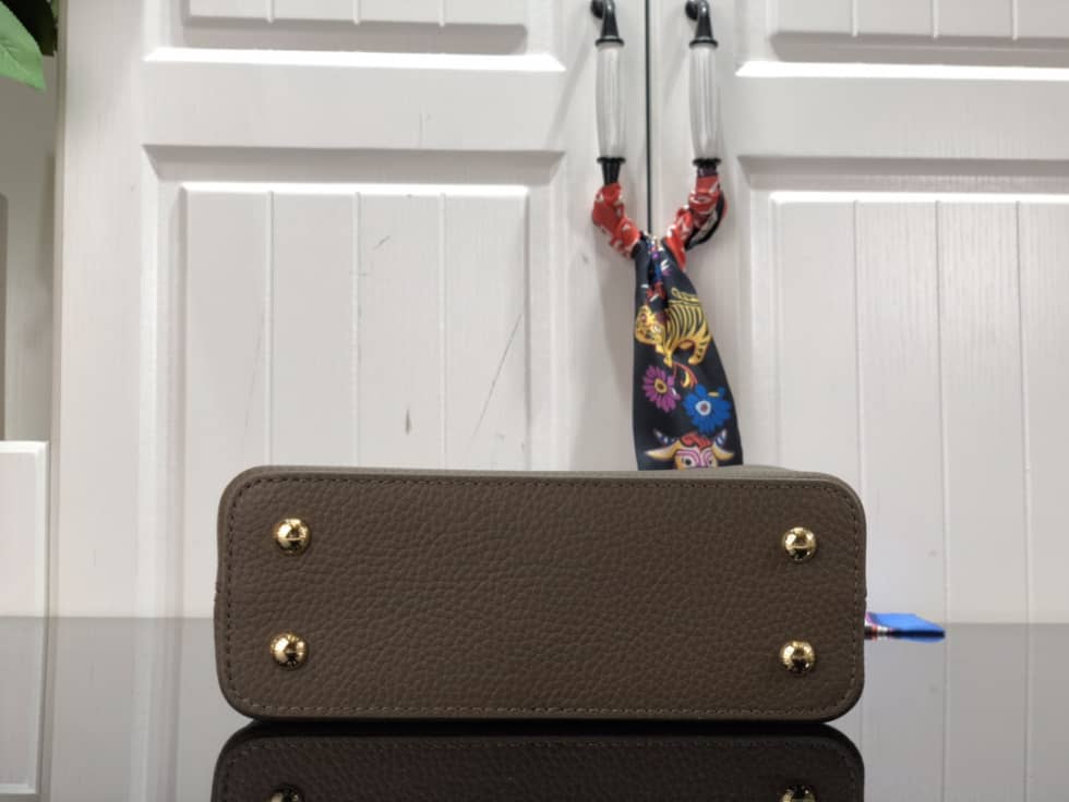 Louis Vuitton Capucines Mini M59709 Replica Shoulder Bag