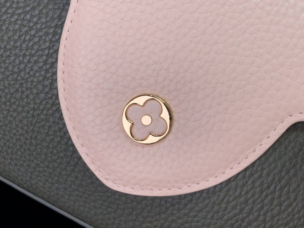 Louis Vuitton Capucines MM M58578 Replica Shoulder Bag