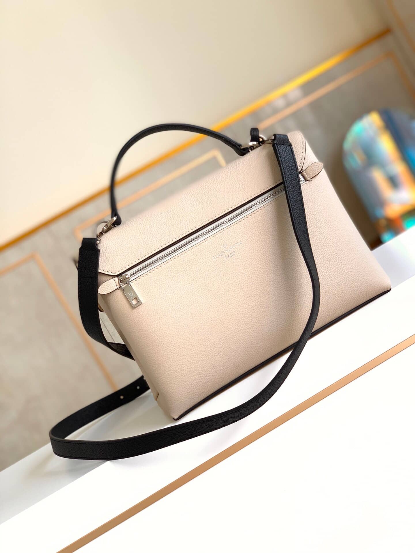 Louis Vuitton Quartz Kabuki My Lockme Bag Replica M53891