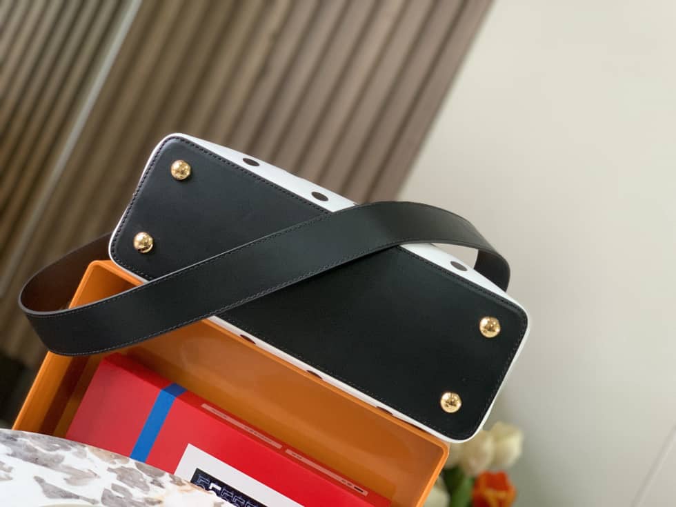 Louis Vuitton Capucines MM Bag M20374 Replica Shoulder Bag