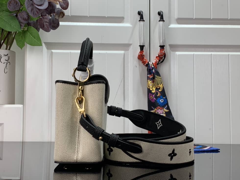 Louis Vuitton Capucines Mini Black M59872 Replica Shoulder Bag