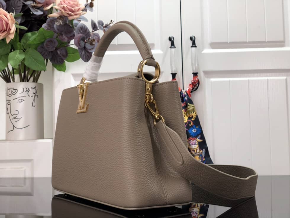 Louis Vuitton Capucines MM Beige M59066 Replica Shoulder Bag