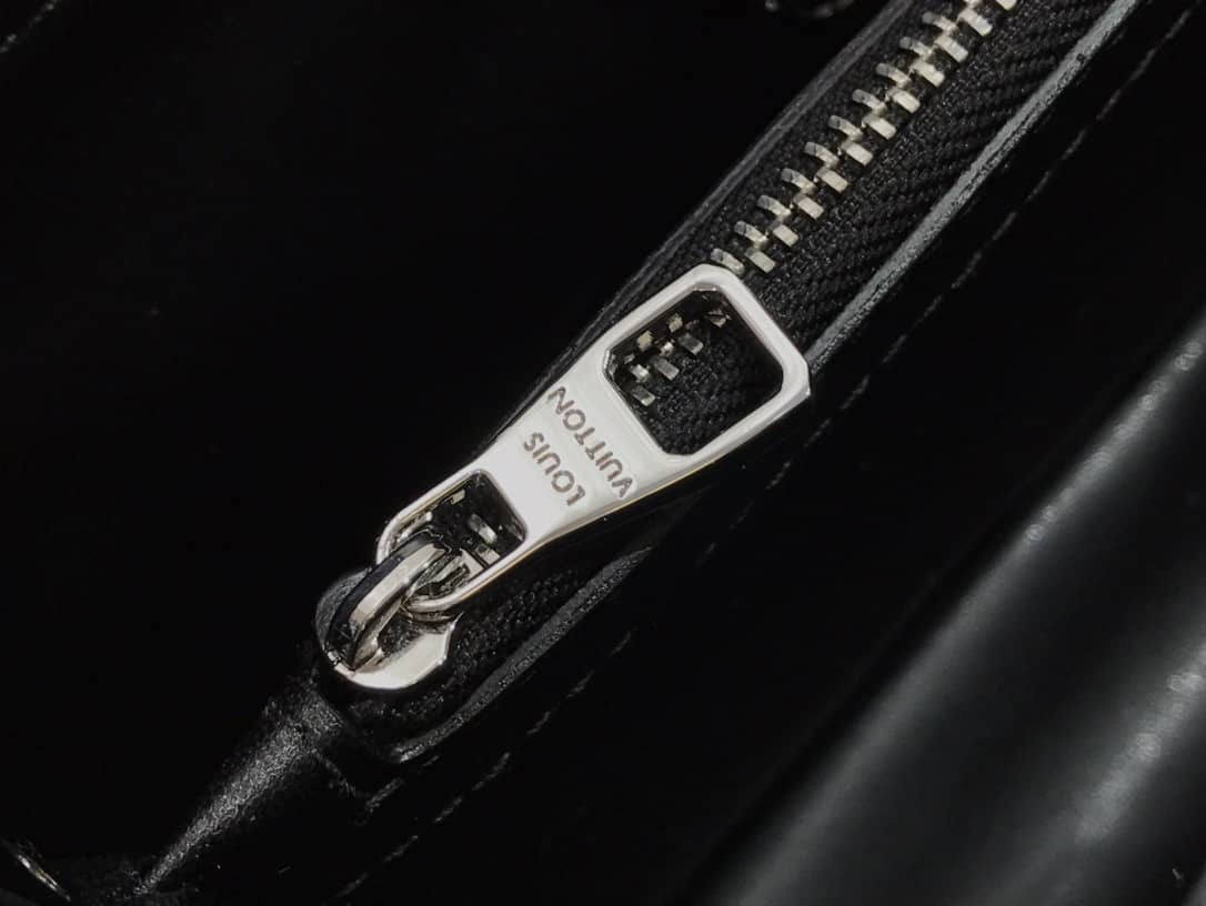 Louis Vuitton Capucines Taurillon Hand Shoulder Bag Replica Red M94519