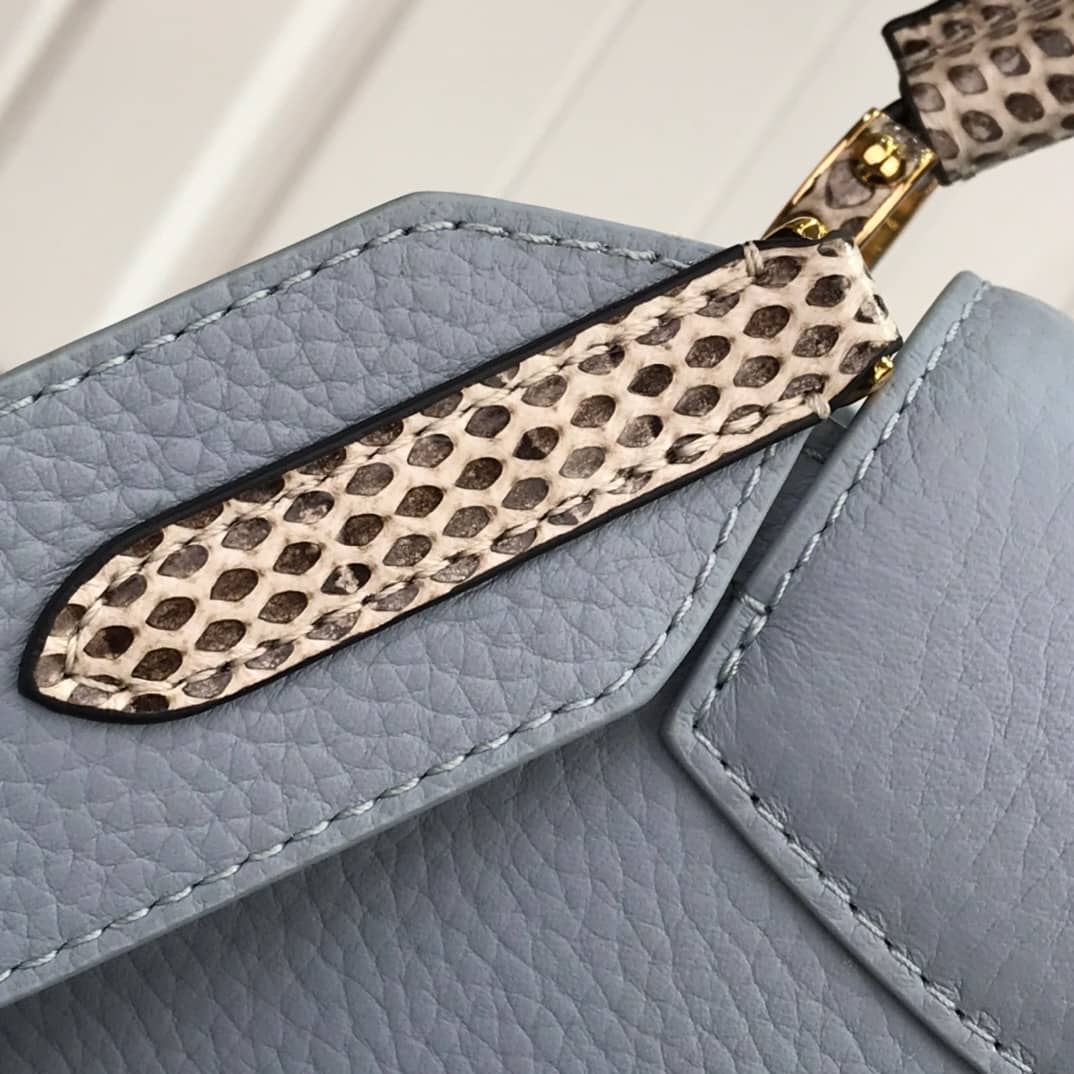 Louis Vuitton Capucines MM Taurillon Leather Tote M94227