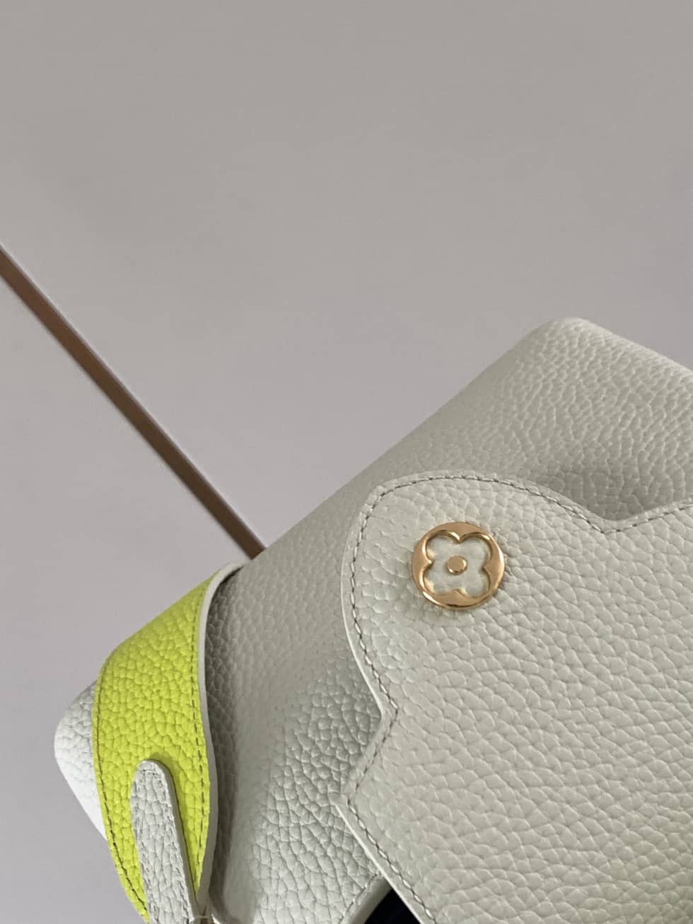 Louis Vuitton Capucines Mini M59440 Replica Shoulder Bag