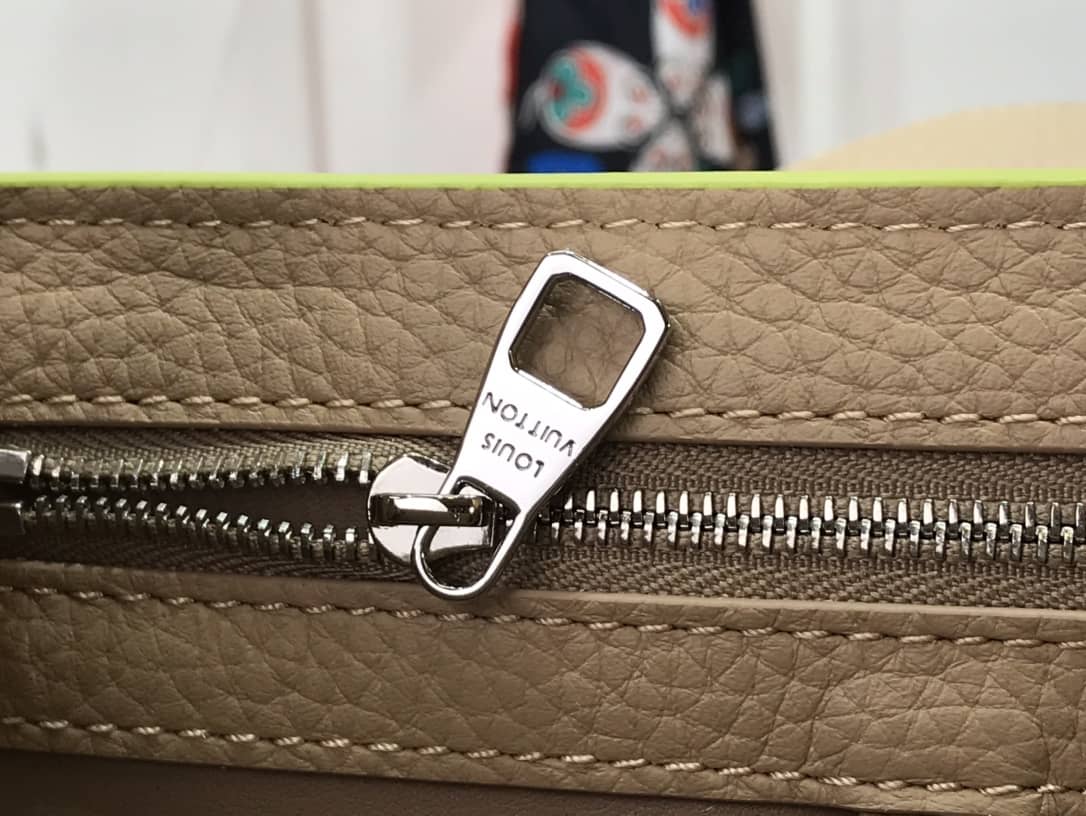 Louis Vuitton Capucines Mini Taurillon Leather Replica Bag Green M57520