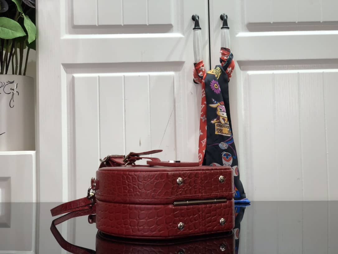 Louis Vuitton Petite Boite Chapeau Crocodilien Brillant Replica Bag Red N93597