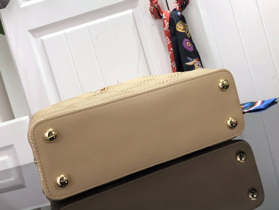Louis Vuitton Capucines BB Beige M59225 Replica Shoulder Bag