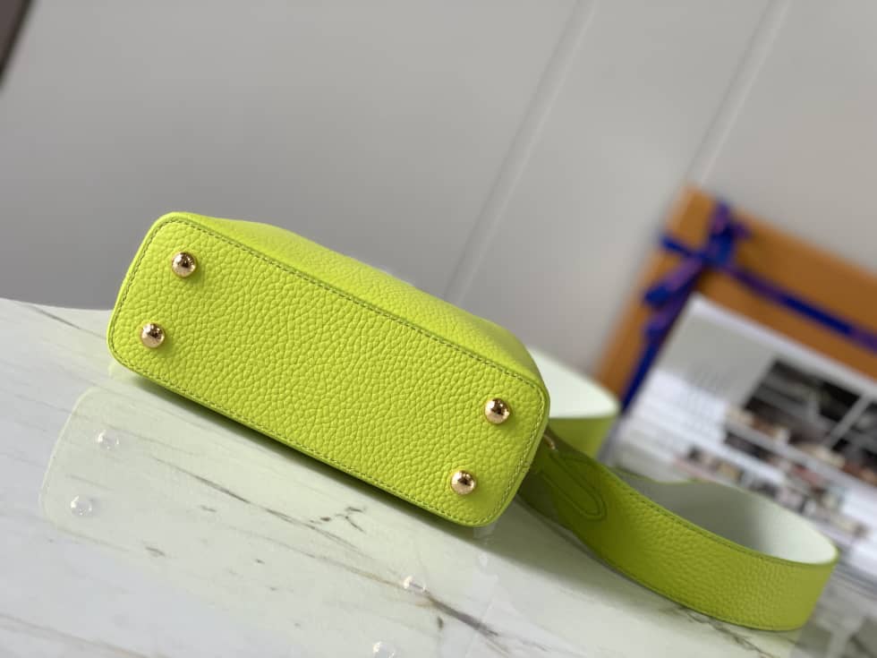 Louis Vuitton Capucines Mini M59440 Replica Shoulder Bag