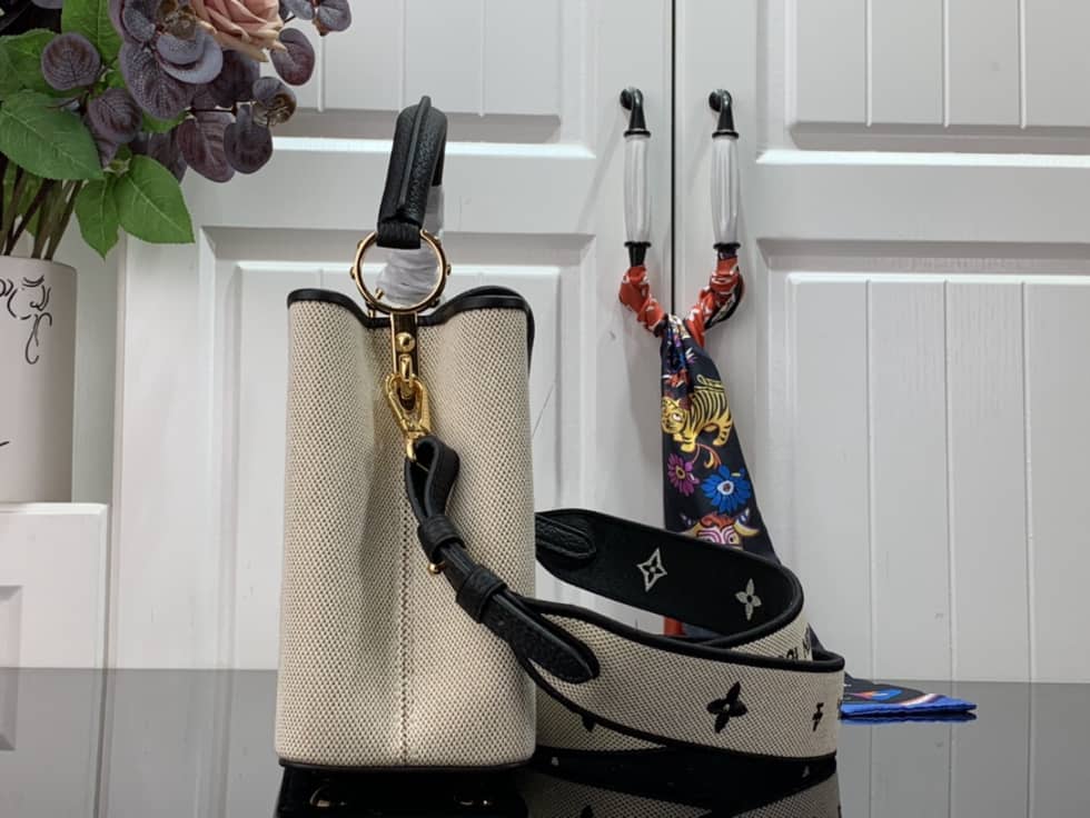 Louis Vuitton Capucines BB Black M59872 Replica Shoulder Bag