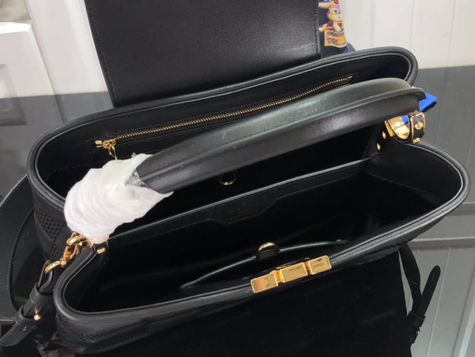 Louis Vuitton Capucines MM Black M59225 Replica Shoulder Bag