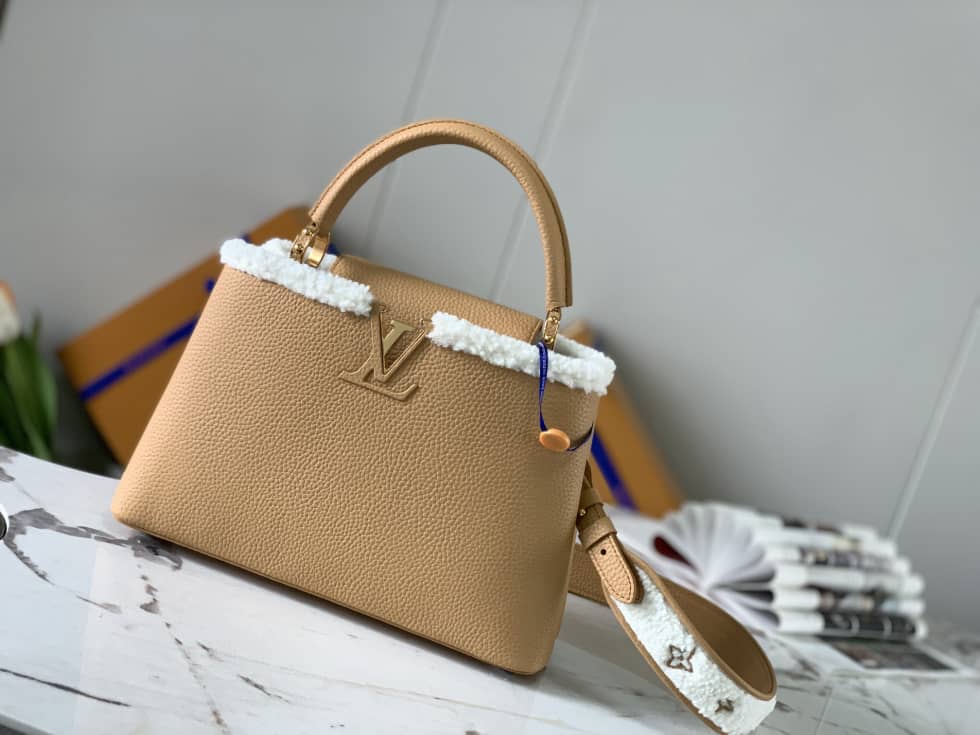 Louis Vuitton Capucines MM Beige M59073 Replica Crossbody Bag