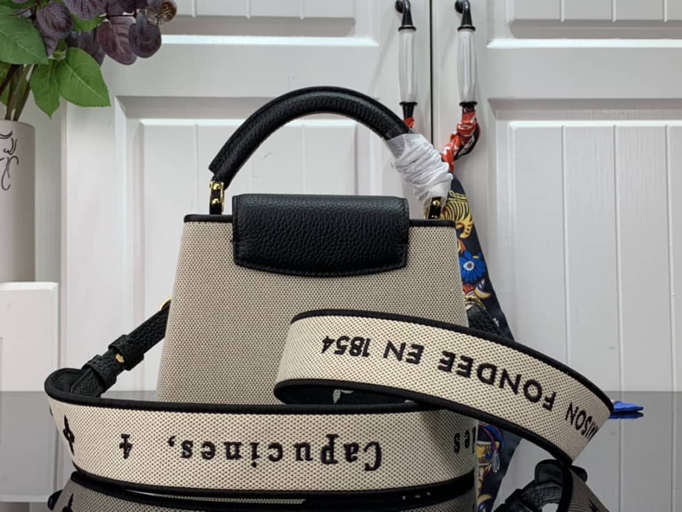 Louis Vuitton Capucines Mini Black M59872 Replica Shoulder Bag