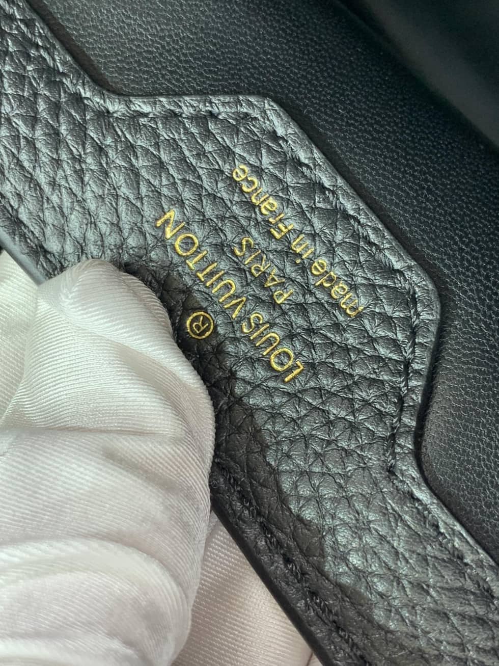 Louis Vuitton Capucines MM Black M59872 Replica Shoulder Bag