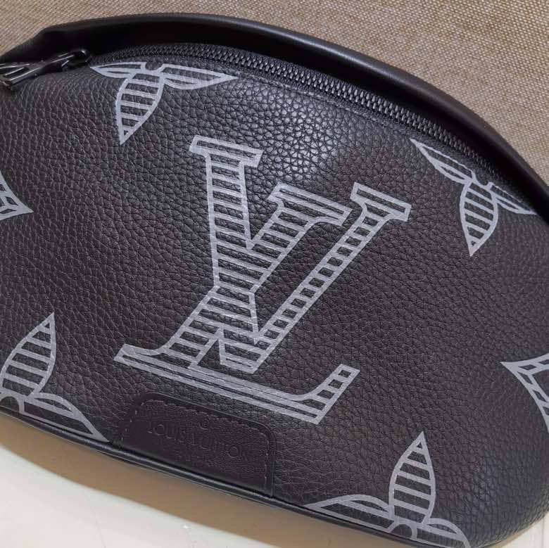 LV Bum Bag Dupe Giant Monogram Discovery NM Replica Body Bag M57289