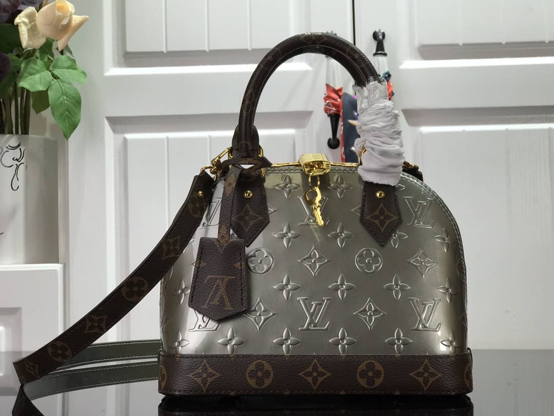 Best Replica Louis Vuitton Alma BB Vernis Leather Shoulder Bag Replica Green M44389(ColaReps)