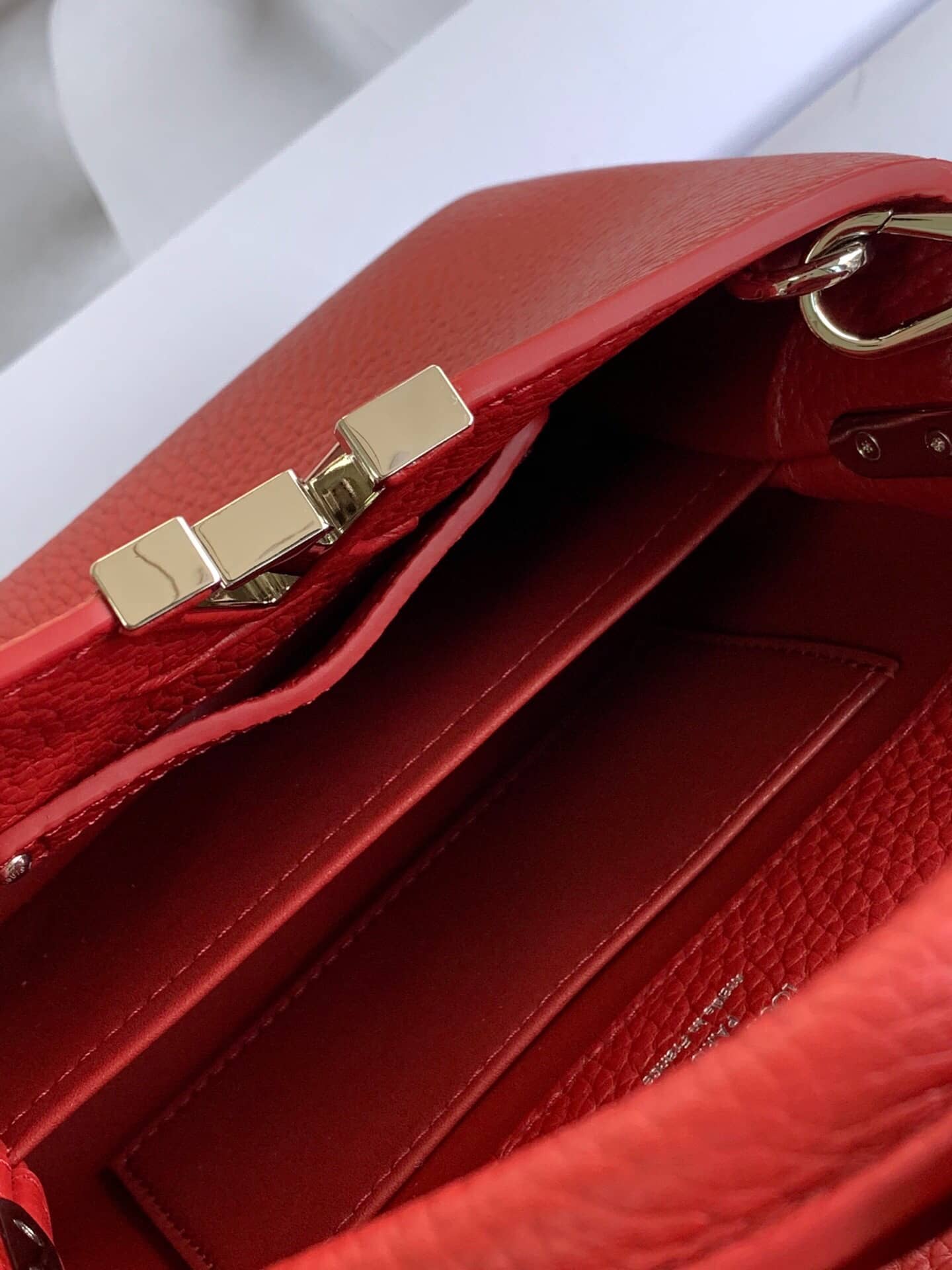 Louis Vuitton Taurillon Leather Capucines Mini Replica Bag Red M55985