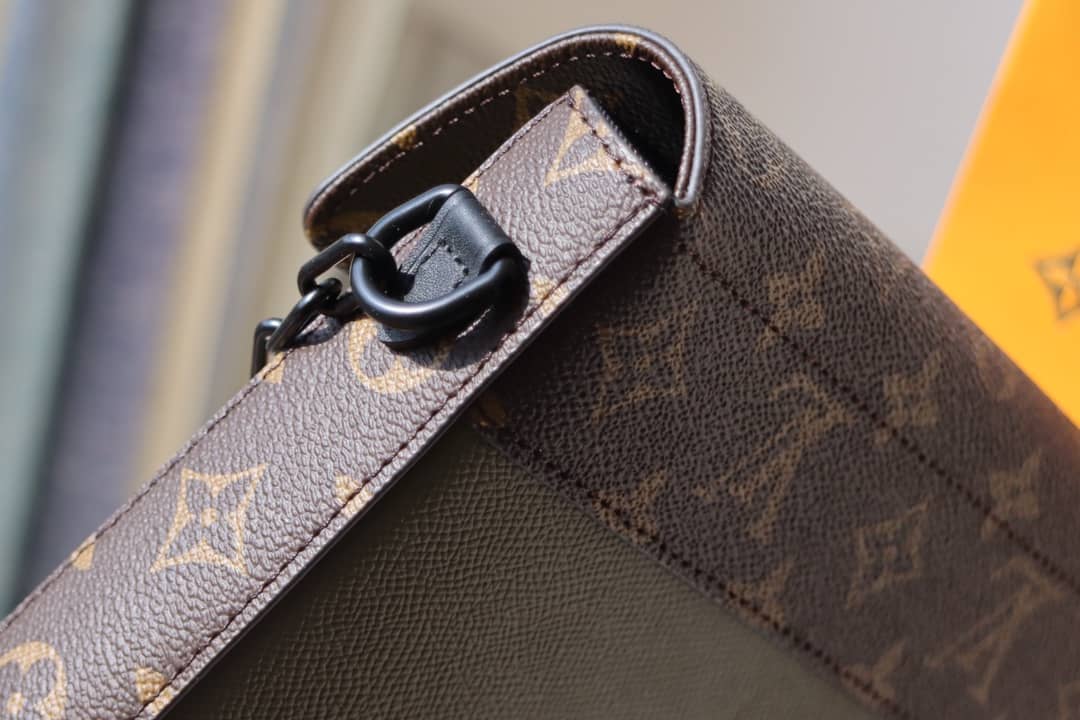 Louis Vuitton Pochette Dupe Voyage Steamer Replica Handbag Green M30583