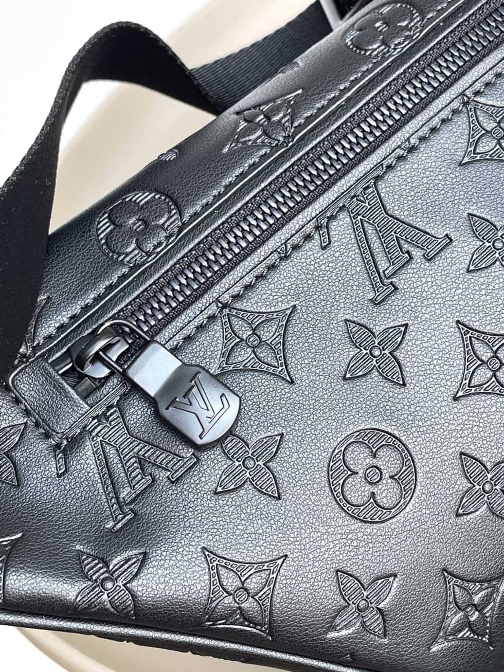 Louis Vuitton Discovery Bumbag PM Monogram Shadow Black M46036 Replica Belt Bag